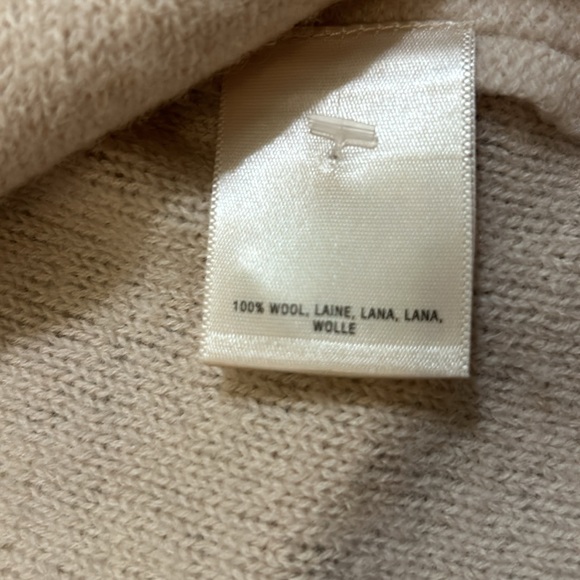 Knitted and Knotted cream colored Wool Sweater Size L - Picture 4 of 5